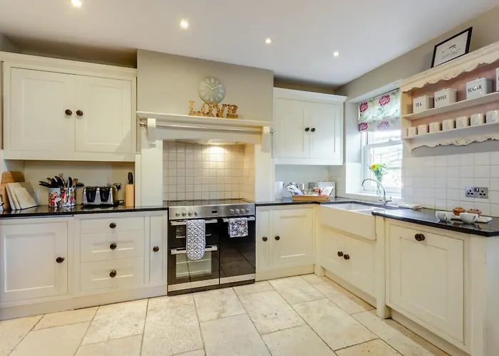 4 Bed In Oc-s36004 Holiday home *